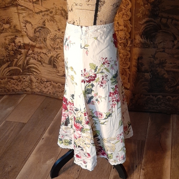 CAbi gorgeous floral skirt 12 - Picture 4 of 8